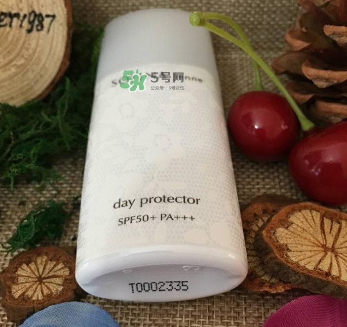蘇菲娜白蕾絲防水嗎？蘇菲娜白蕾絲悶痘嗎？
