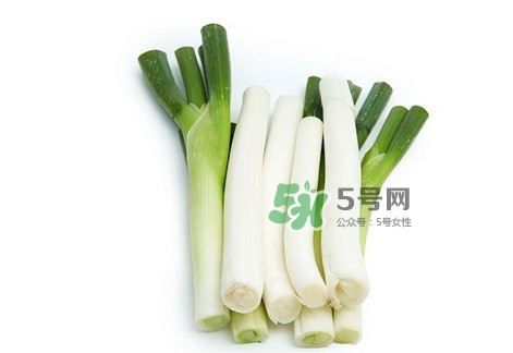 大蔥有青蟲怎么去除？大蔥有白斑是什么原因