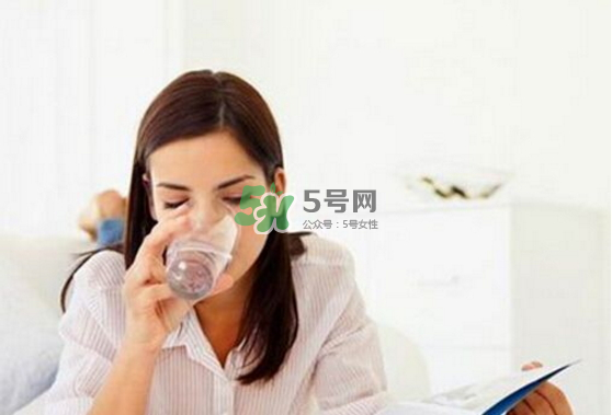 喝水就想小便是什么原因？喝水尿頻怎么辦？