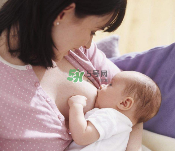 母乳喂養(yǎng)會(huì)乳糖不耐受嗎？母乳喂養(yǎng)會(huì)過(guò)度喂養(yǎng)嗎？