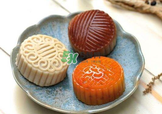 月餅烤裂了什么原因？月餅烤的時(shí)候?yàn)槭裁磿?huì)變形？
