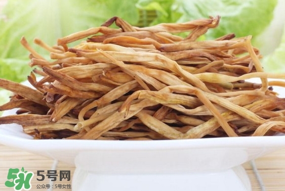 為什么說黃花菜都涼了？黃花菜為什么要抽芯