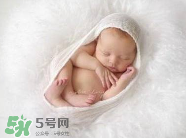 剪臍帶時寶寶會不會疼？剪臍帶寶寶疼嗎？