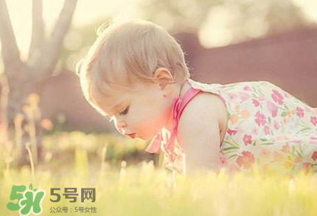 寶寶曬太陽后出濕疹正常嗎？寶寶曬太陽會出濕疹嗎？