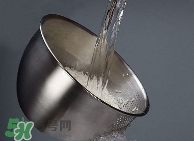 自來水為什么不能直接喝？自來水洗過的水果為什么可以吃？