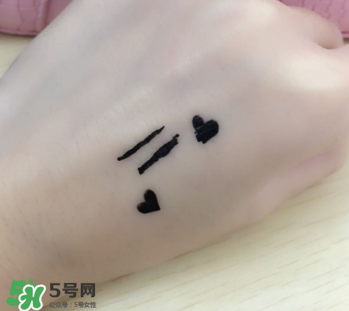 美寶蓮眼線液筆怎么樣？美寶蓮眼線液筆暈染嗎？