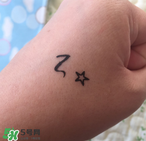 美寶蓮眼線液筆怎么樣？美寶蓮眼線液筆暈染嗎？