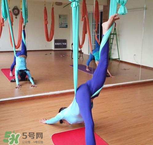 空中瑜伽誰發明的？空中瑜伽到底有哪些功效