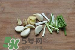 香辣蟹怎么做最好吃？香辣蟹怎么處理螃蟹？