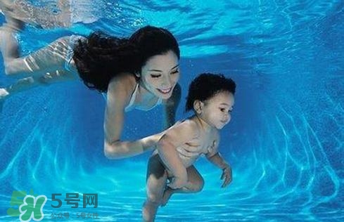 水中分娩時寶寶會嗆水嗎？水中分娩寶寶不會淹嗎？