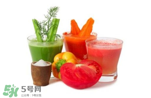 芹菜和什么榨汁好喝？芹菜榨汁需要煮熟嗎？