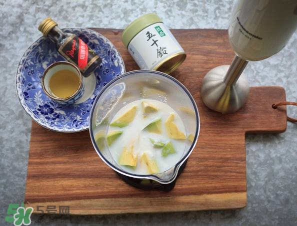 牛油果沙拉怎么做？牛油果沙拉用什么醬？