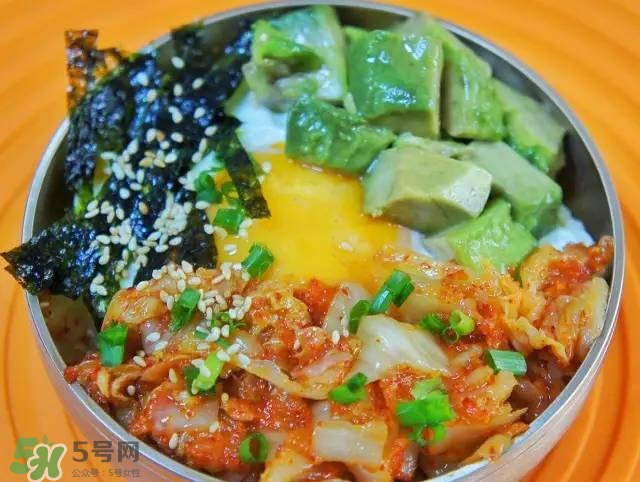 牛油果沙拉怎么做？牛油果沙拉用什么醬？