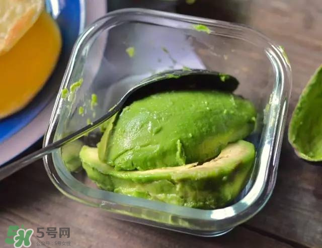 牛油果沙拉怎么做？牛油果沙拉用什么醬？