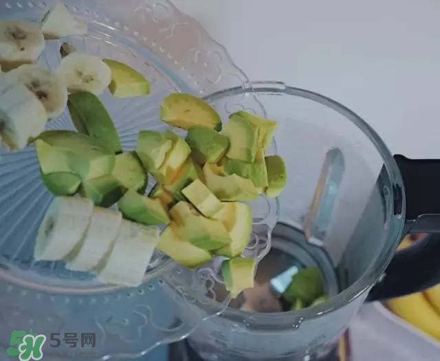 牛油果沙拉怎么做？牛油果沙拉用什么醬？