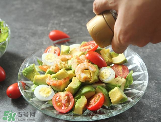 牛油果沙拉怎么做？牛油果沙拉用什么醬？