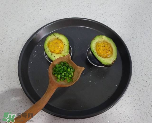 牛油果沙拉怎么做？牛油果沙拉用什么醬？