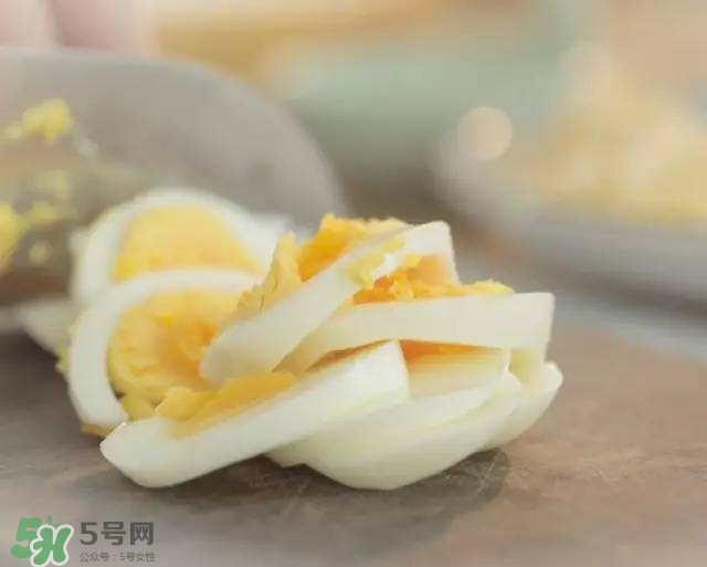 牛油果沙拉怎么做？牛油果沙拉用什么醬？