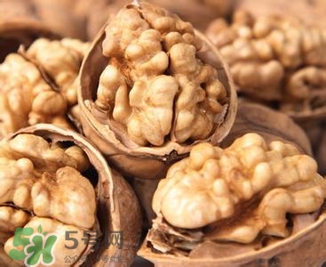 新鮮核桃剝好怎么保存？新鮮核桃剝殼能放多久？