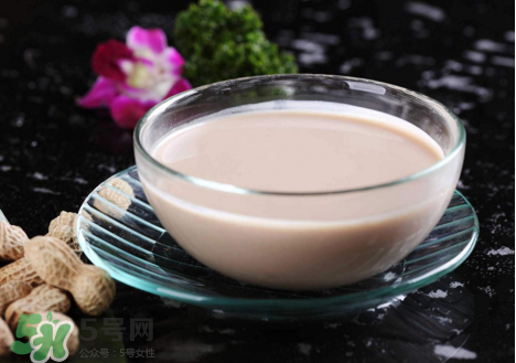 核桃打豆?jié){營養(yǎng)會流失嗎？核桃和什么一起打豆?jié){？