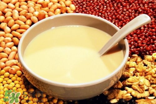核桃打豆?jié){營養(yǎng)會流失嗎？核桃和什么一起打豆?jié){？