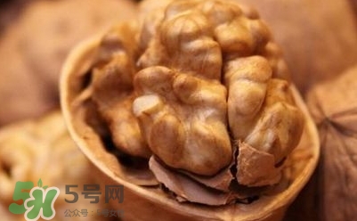 吃核桃對頭發(fā)有什么好處？為什么吃核桃對頭發(fā)生長有好處？
