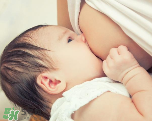 母乳寶寶一天大便幾次正常？母乳寶寶排便情況介紹