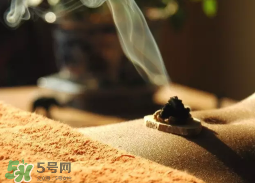 為什么艾灸特別適合現(xiàn)代人?艾灸是萬能的嗎？