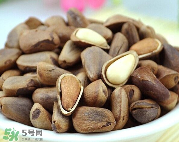 松籽什么季節(jié)采摘？吃松籽有什么好處？