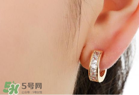 打耳洞發炎怎么辦？打耳洞多久可以隨便戴耳環