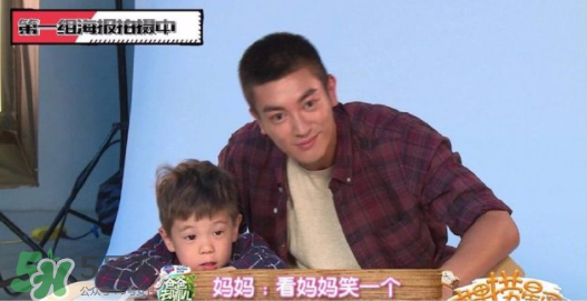 雙眼皮能搓出來嗎？霍思燕怎么幫嗯哼搓雙眼皮的？