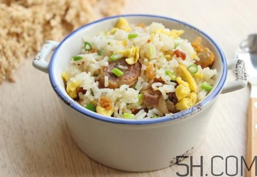 蛋炒飯可以放生抽嗎 蛋炒飯放生抽還是老抽？