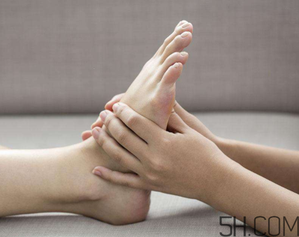 腳氣是缺乏維生素嗎？腳氣是缺什么維生素？