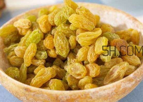 葡萄干泡水喝有什么好處？葡萄干吃之前需要洗嗎