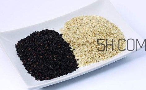 黑芝麻和白芝麻有什么區(qū)別？黑芝麻和白芝麻哪個(gè)好？