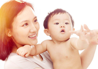母乳和奶粉哪個(gè)好？媽媽開心最重要