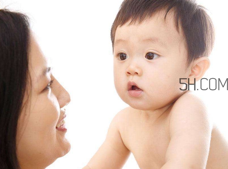母乳和奶粉哪個(gè)好？媽媽開心最重要