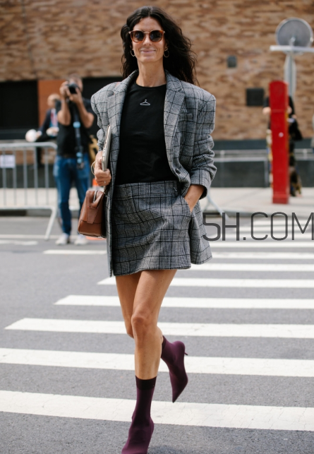 格子西裝里面怎么搭配？格子西裝內搭穿什么？