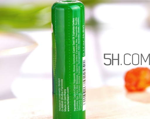 herbacin賀本清小甘菊唇膏怎么樣？小甘菊唇膏使用心得