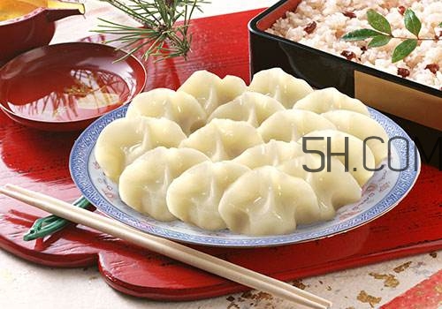 餃子和面用熱水還是冷水？餃子和面要醒多長時間？