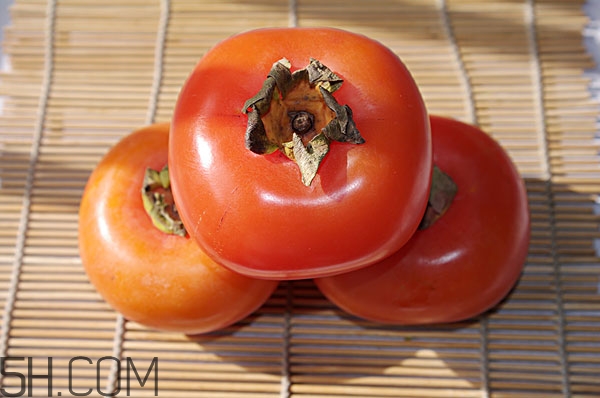 吃柿子舌頭發澀怎么辦 為什么吃柿子舌頭發麻