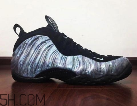 nike air foamposite one鮑魚(yú)噴實(shí)物什么樣？