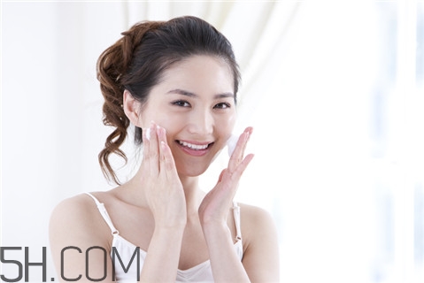 青春痘會(huì)長(zhǎng)在頭皮上嗎？青春痘會(huì)長(zhǎng)在屁股上嗎？