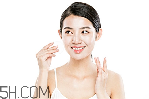 粉刺和黑頭的區(qū)別 粉刺和痤瘡一樣嗎？