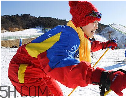 滑雪服什么牌子好？滑雪服和沖鋒衣哪個好？