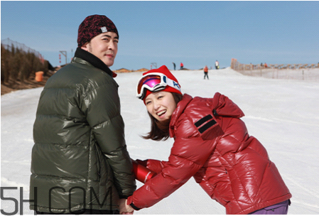 滑雪穿什么衣服比較好？滑雪鞋怎么穿？