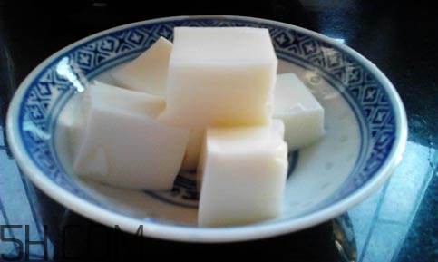 喝純牛奶喝多少合適？牛奶凍怎么做好吃？