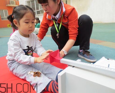 坐位體前屈滿分多少？坐位體前屈摸不到腳怎么辦