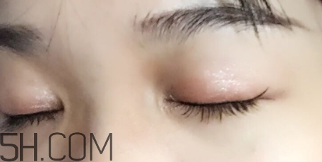 眼影可以當眉粉嗎？眼影和眉粉有什么區別