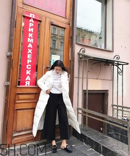 白色羽絨服配什么鞋子？白色羽絨服搭配鞋子圖片
